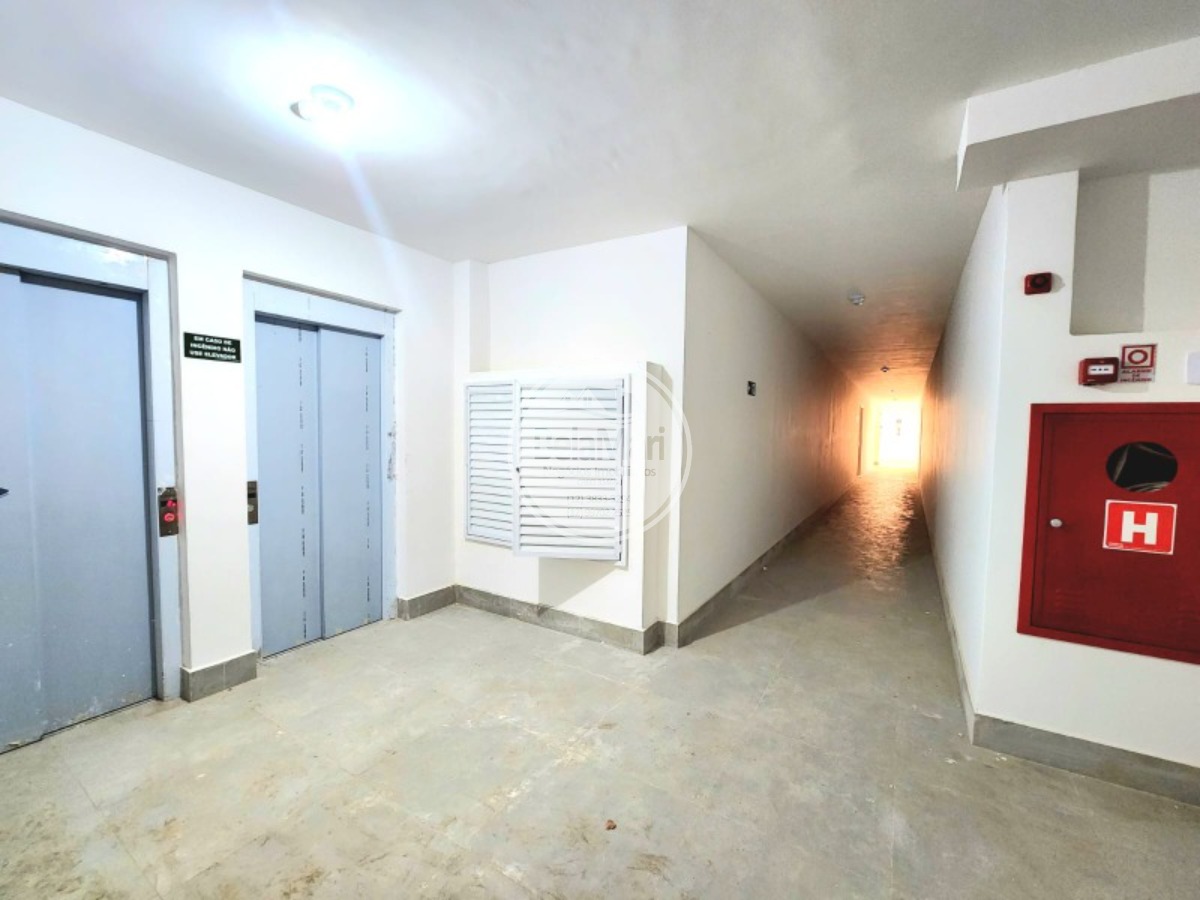Apartamento à venda com 2 quartos, 77m² - Foto 4